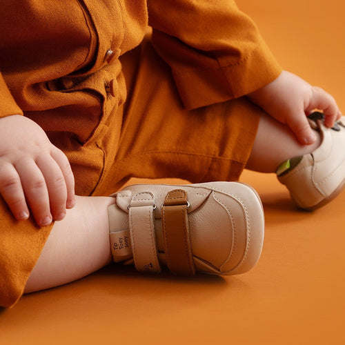 À quel âge bébé peut-il porter ses premières baskets ?