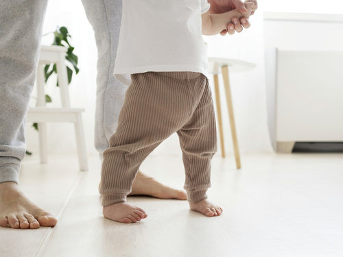 Pied qui rentre vers l'intérieur : qui consulter pour mon enfant ?