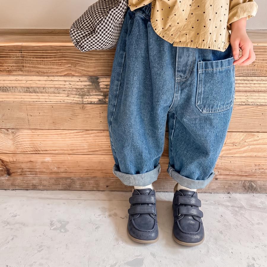 Zapatos tipo blucher Babybotte barefoot Confetti azules con velcro y purpurina