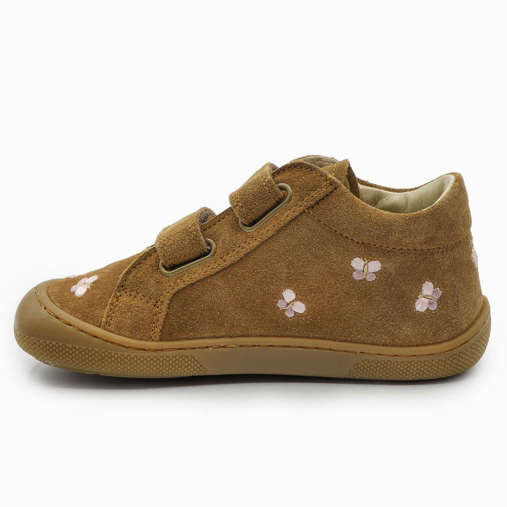 Naturino Barefoot Kommy con cierres de velcro, mariposas, ante marrón